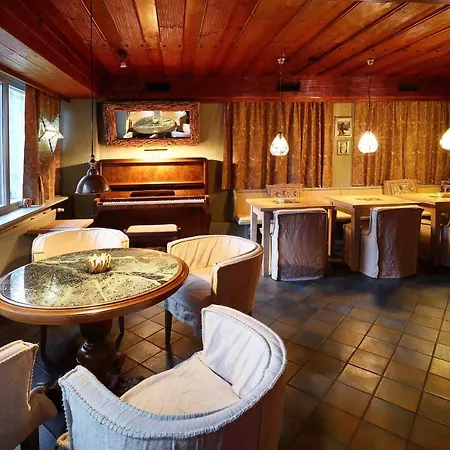 Pizzeria A Banderas Hotel *