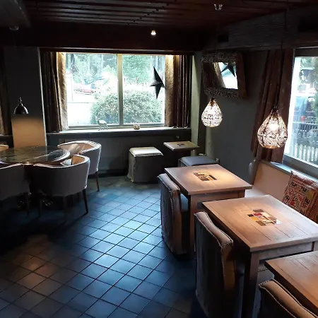 Hotel Pizzeria A Banderas *