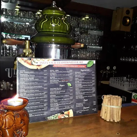 מלון Pizzeria A Banderas *